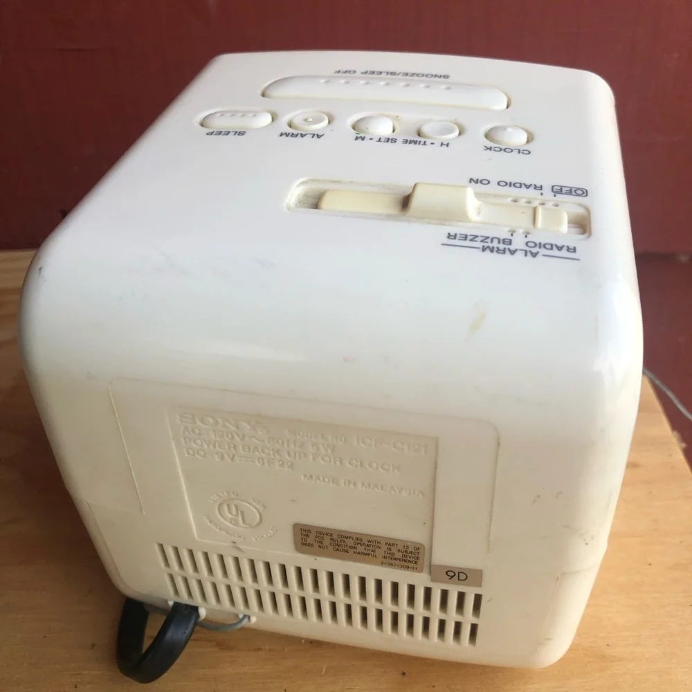 Sony White  and Black FM/AM Digital Clock Radio
